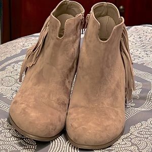 Tan suede Fringed ankle boots